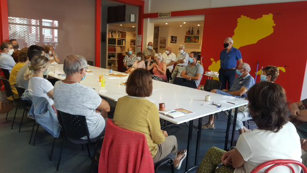 Sis nous municipis proposen classes de català amb Òmnium Cultural de Catalunya Nord