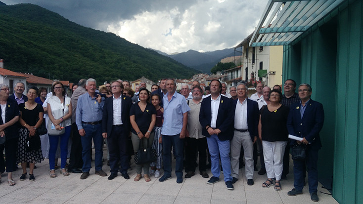 Més de 50 batlles de Catalunya Nord i Sud es reuneixen a Prats de Molló per reivindicar el respecte a les llibertats i als drets fonamentals del poble català.