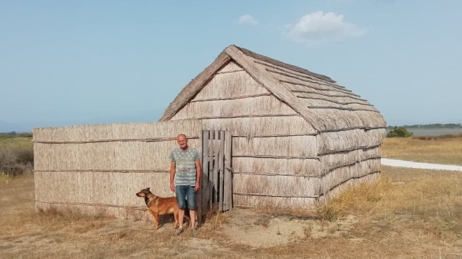 El cranc blau és ben instal·lat a l'estany de Canet i se'n comença a veure al Barcares