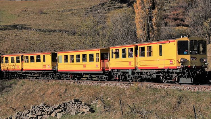 Satisfacció a la festa del Tren Groc: el futur de la línia està assegurat pels propers 8 anys.