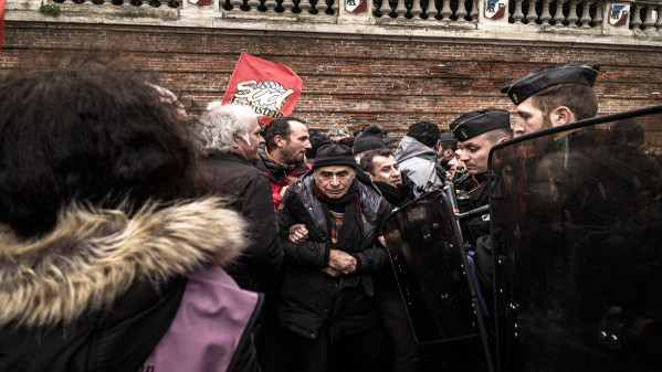 Una exposició fotogràfica recull vora 3 mesos de vagues contra la reforma de les pensions a Catalunya Nord