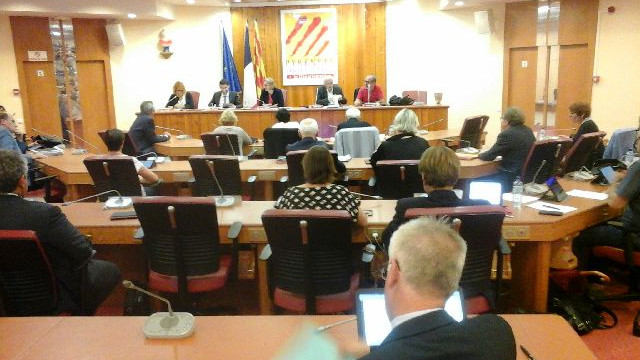 Sessió pública del Consell departamental on s'ha parlat de la nova carta escolar.